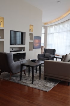 the curve by the park apartments