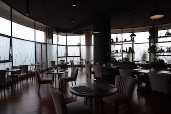 the curve by the park apartments