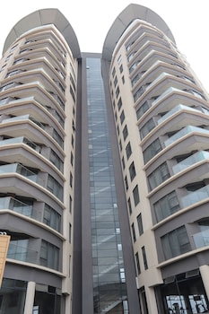 the curve by the park apartments