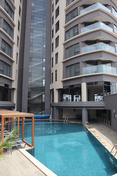 the curve by the park apartments