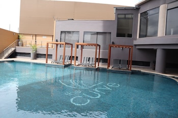 the curve by the park apartments