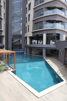 the curve by the park apartments