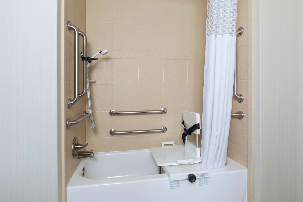 hampton inn and suites philadelphia montgomeryville