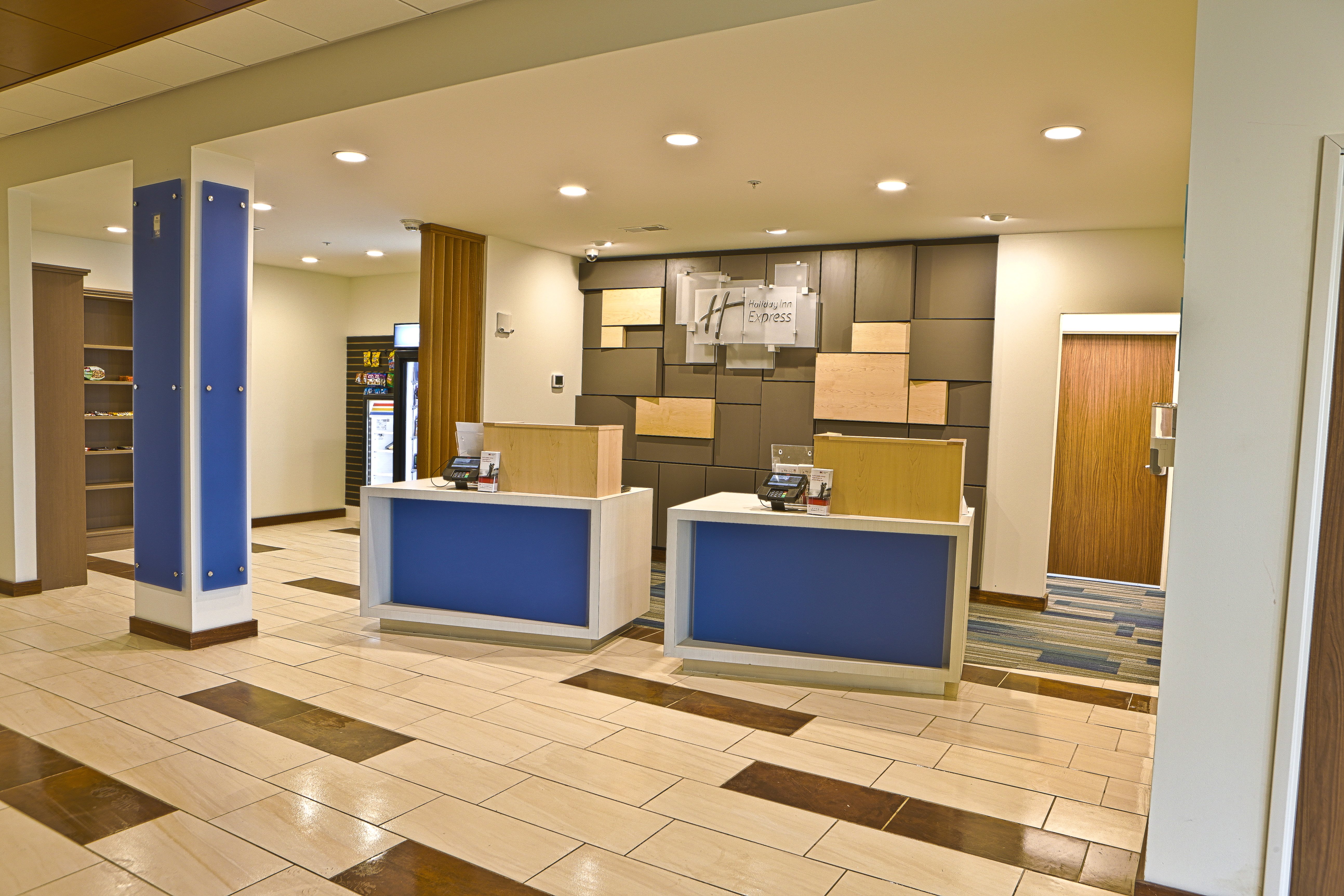 holiday inn express and suites rochester hills det