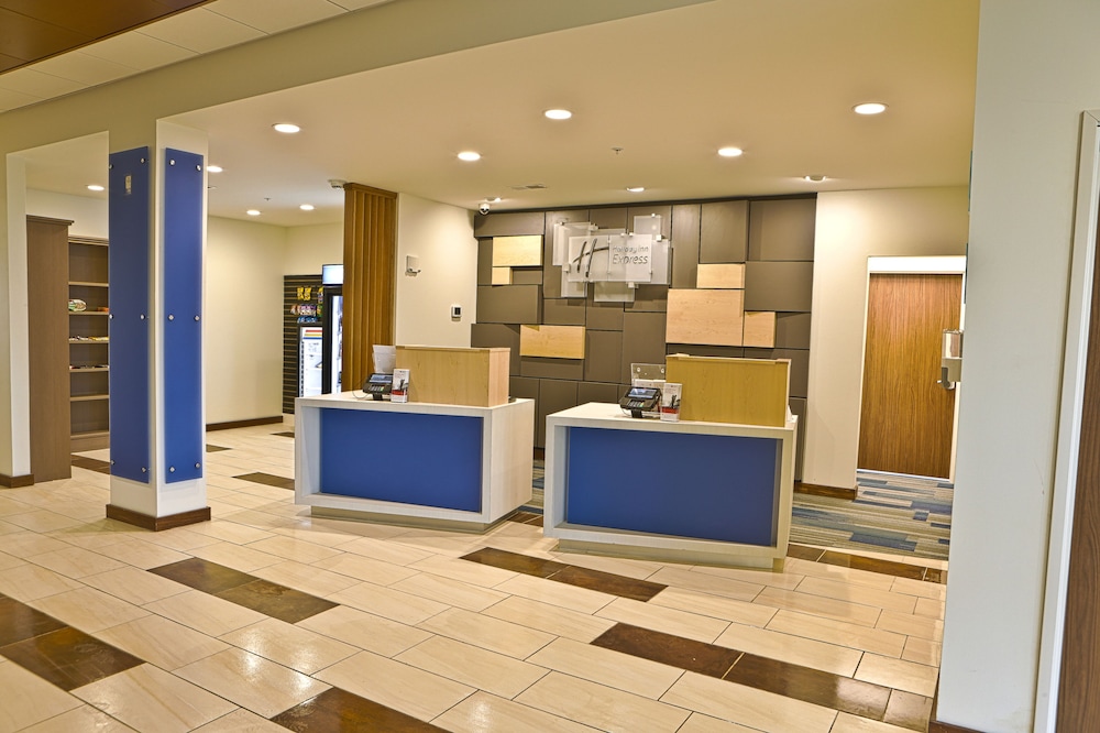 holiday inn express and suites rochester hills det