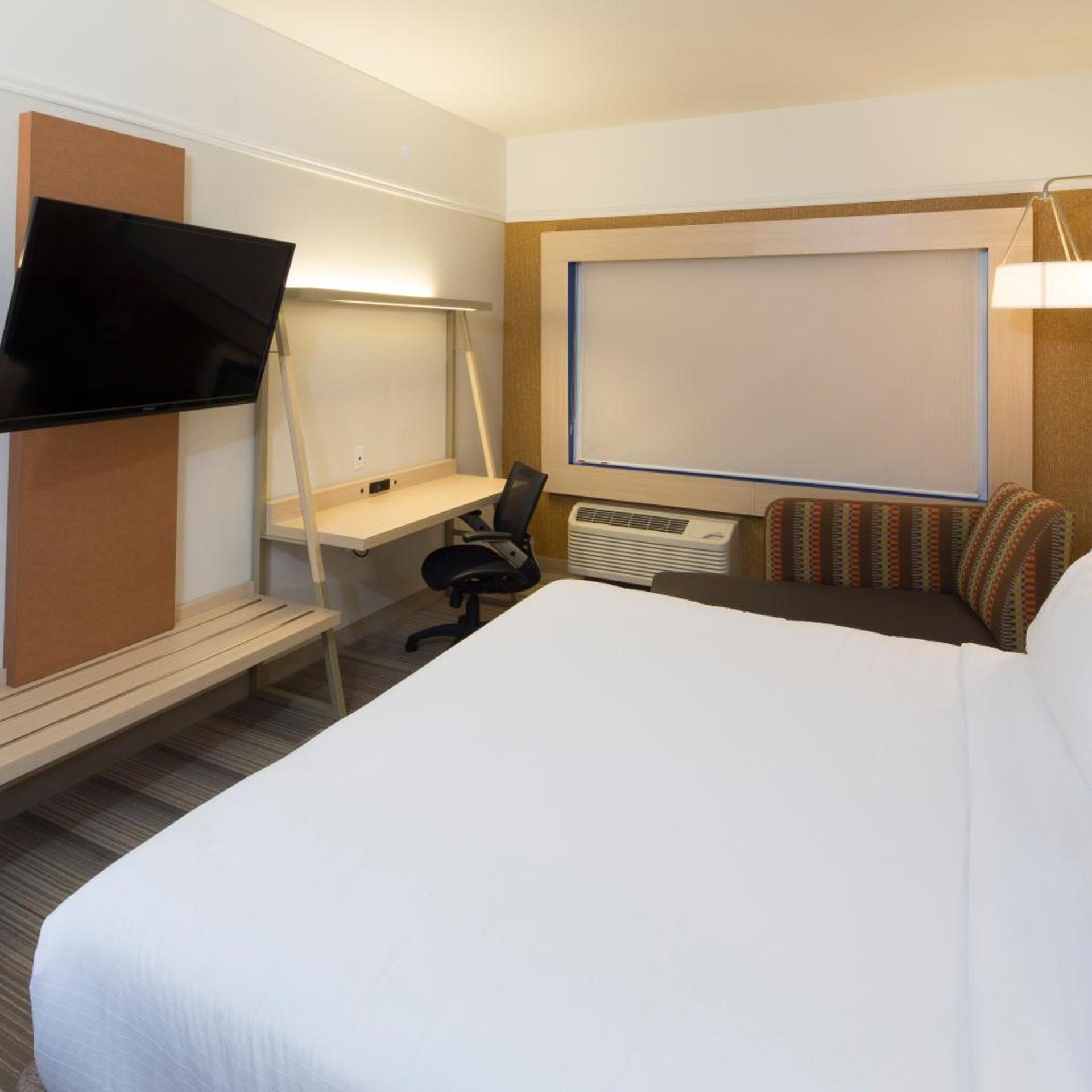 holiday inn express and suites rochester hills det