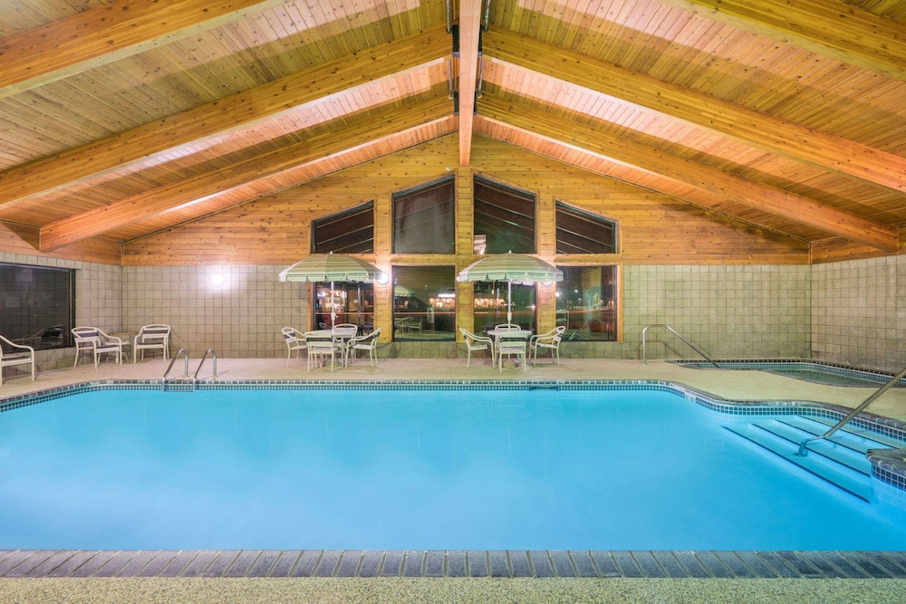 Days Inn & Suites By Wyndham Baxter Brainerd Area,Brainerd>>Baxter,3 star