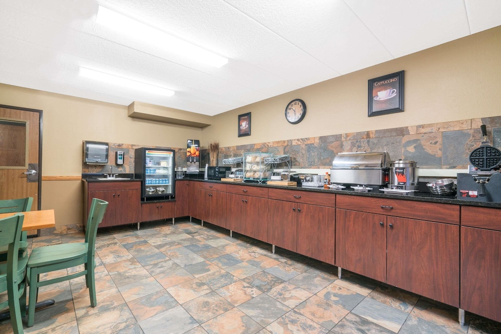 Days Inn & Suites By Wyndham Baxter Brainerd Area,Brainerd>>Baxter,3 star