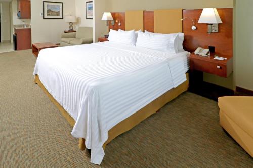 holiday inn hotel and suites hermosillo aeropuerto by ihg