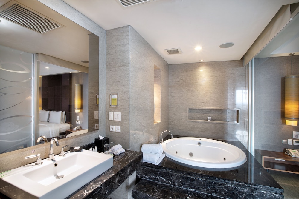 holiday inn bandung pasteur by ihg