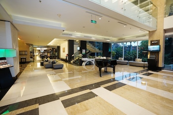 Holiday Inn Bandung Pasteur By Ihg,,4 star