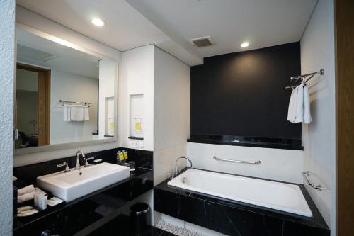 holiday inn bandung pasteur by ihg