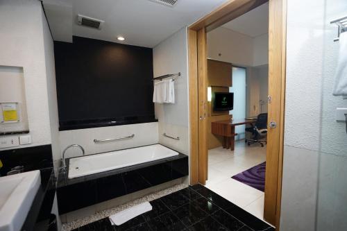 holiday inn bandung pasteur by ihg