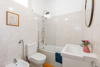 spacious bright and sunny apartment by timecooler
