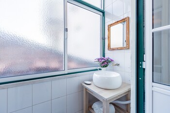 spacious bright and sunny apartment by timecooler