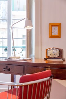 spacious bright and sunny apartment by timecooler