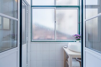 spacious bright and sunny apartment by timecooler