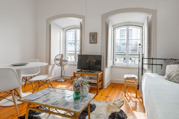 spacious bright and sunny apartment by timecooler