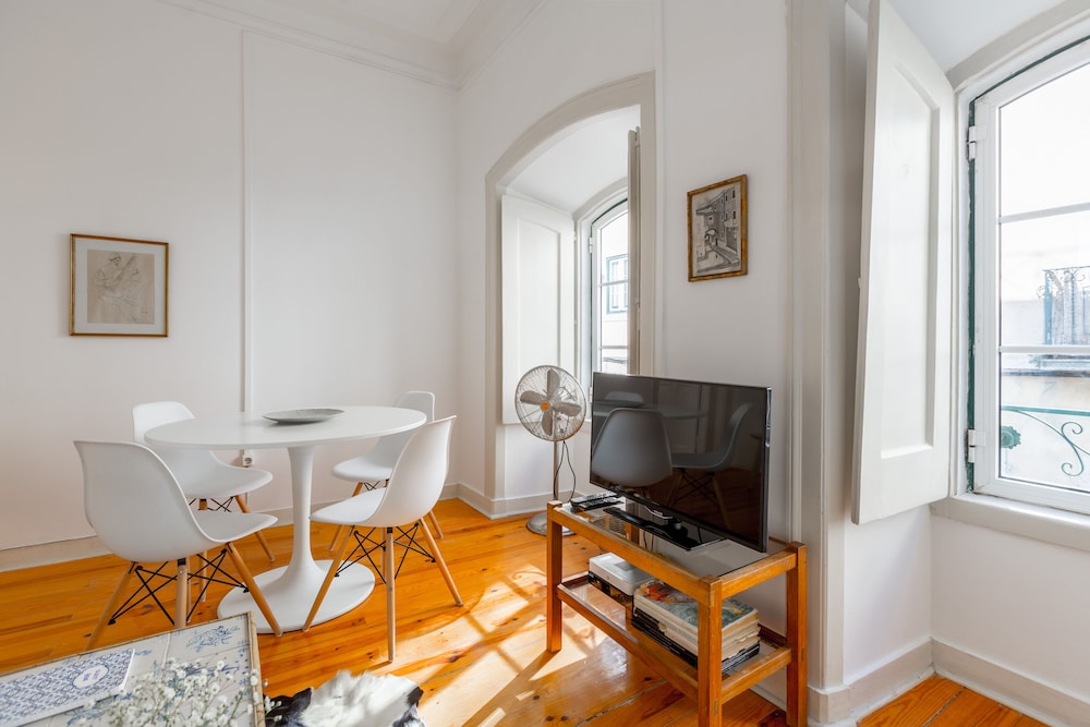spacious bright and sunny apartment by timecooler