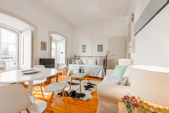 spacious bright and sunny apartment by timecooler