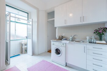 spacious bright and sunny apartment by timecooler