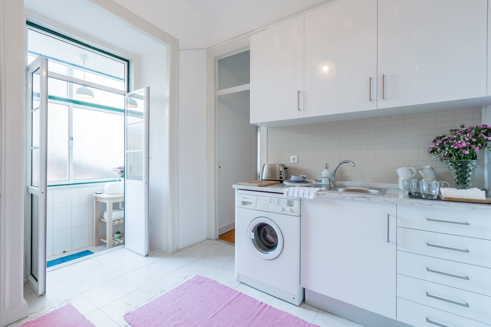 spacious bright and sunny apartment by timecooler