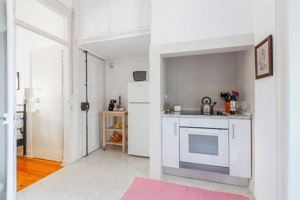 spacious bright and sunny apartment by timecooler