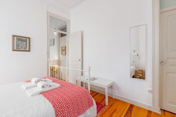 spacious bright and sunny apartment by timecooler