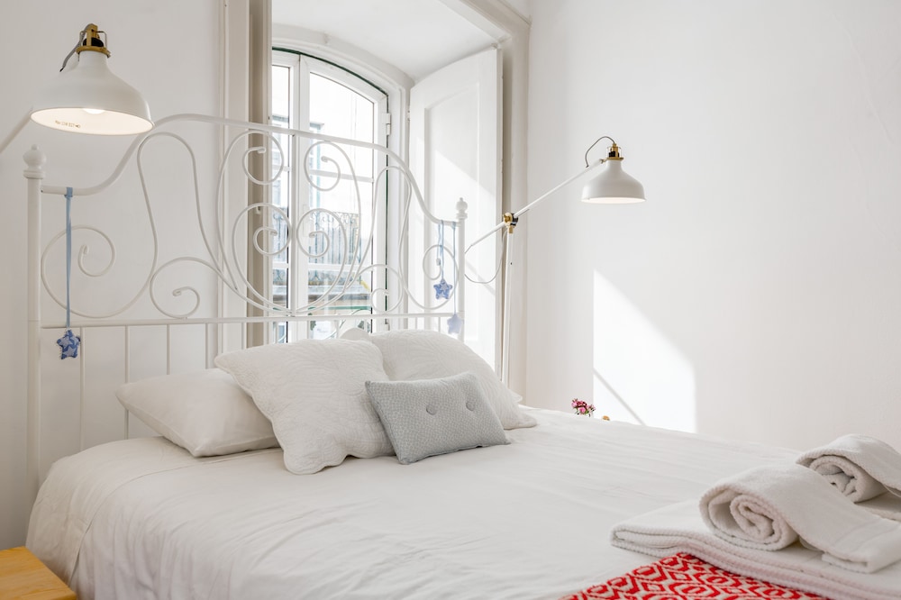 spacious bright and sunny apartment by timecooler