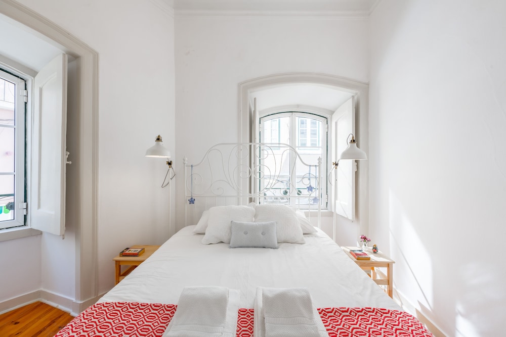 spacious bright and sunny apartment by timecooler