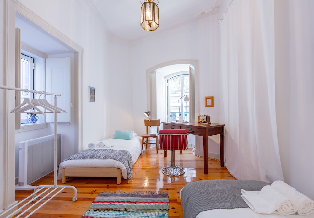 spacious bright and sunny apartment by timecooler