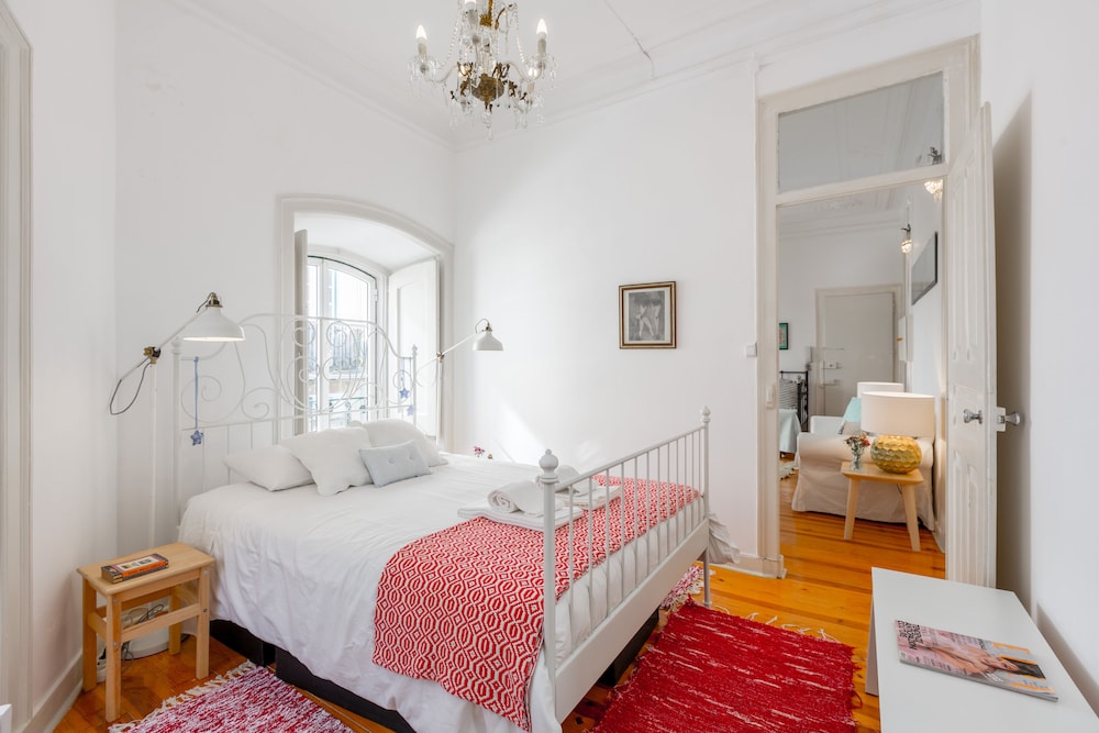 spacious bright and sunny apartment by timecooler