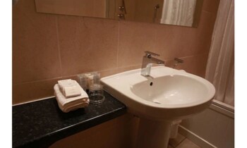 ewenny farm guesthouse