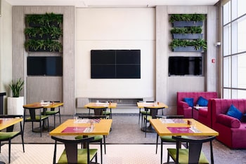 Doubletree By Hilton Hotel Doha Old Town,Abdulla Bin Zaid Al Mahmoud Islamic Cultural Center>>Doha,5 star