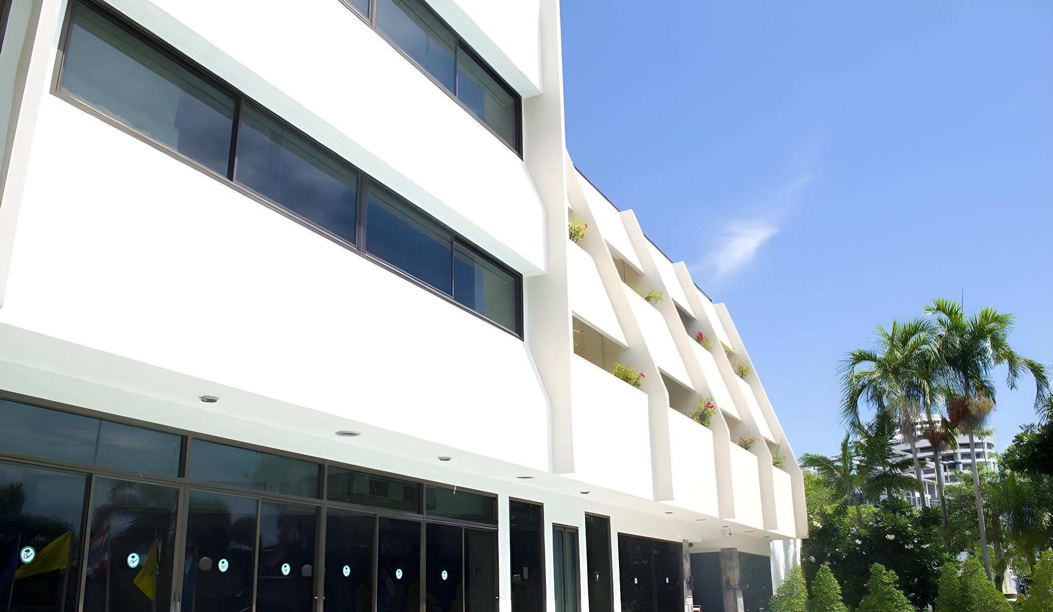 bangsaen villa hotel