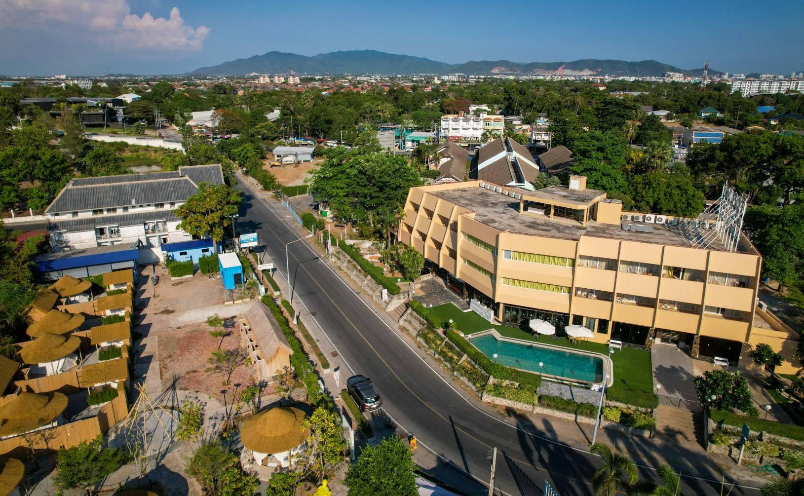 bangsaen villa hotel