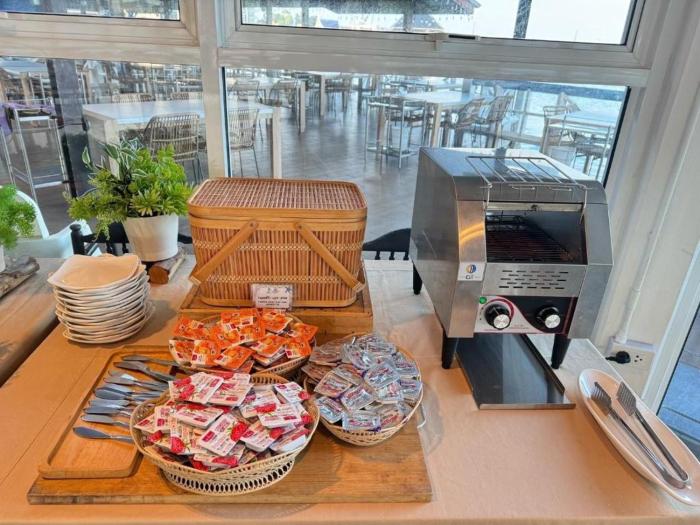 bangsaen villa hotel