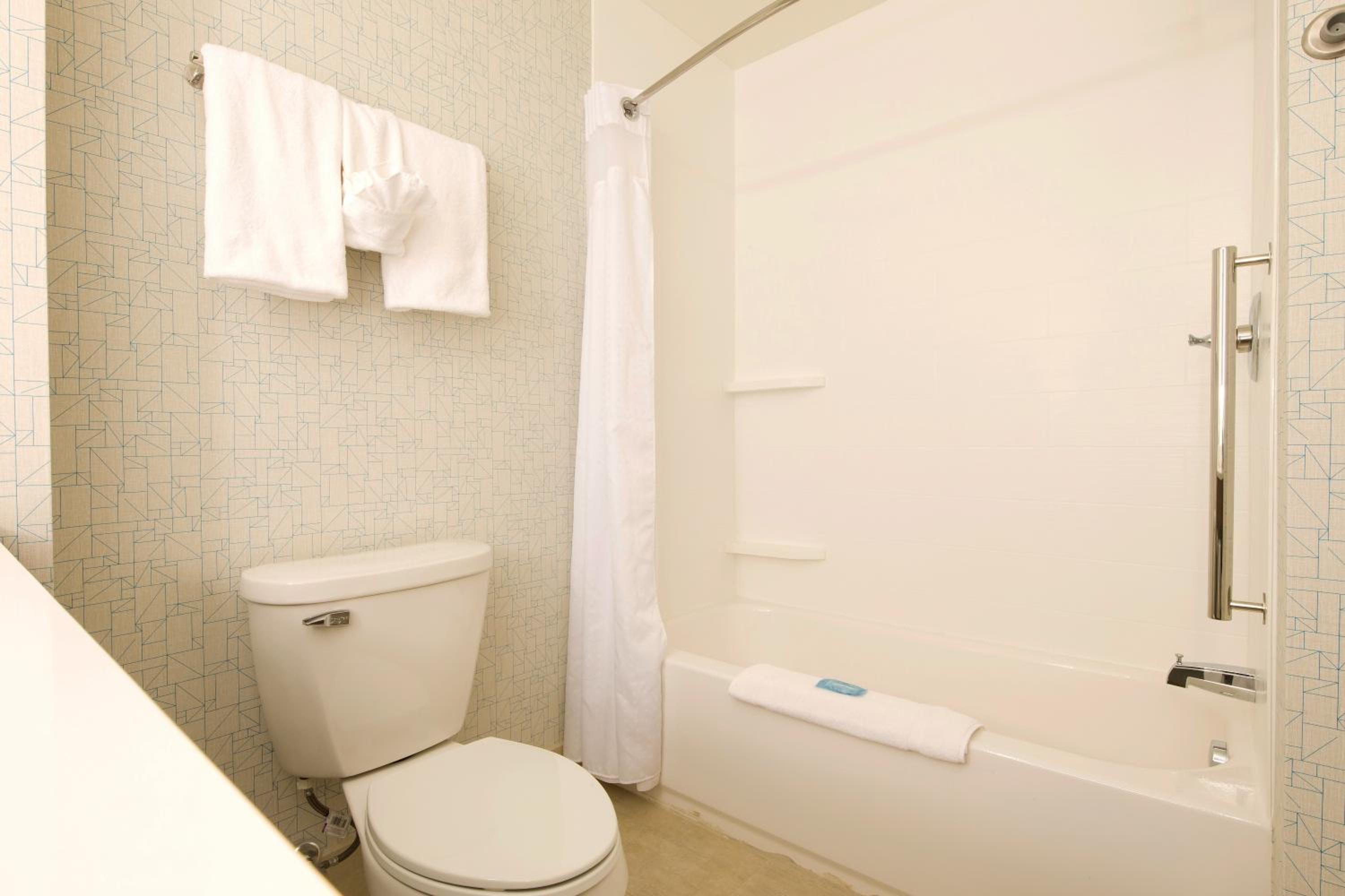holiday inn express and suites monroe by ihg