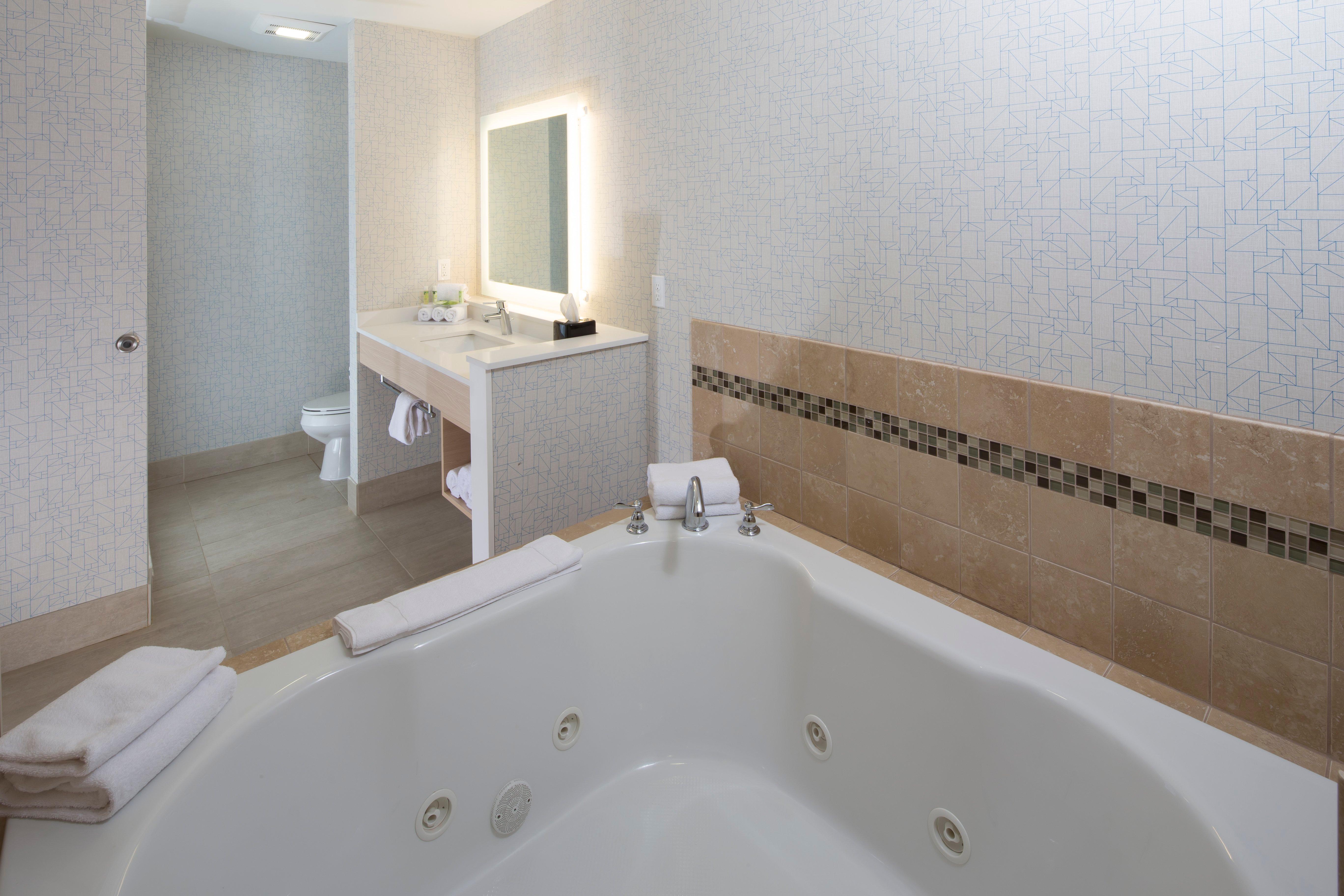 holiday inn express and suites monroe by ihg