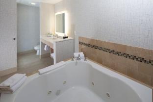 holiday inn express and suites monroe by ihg