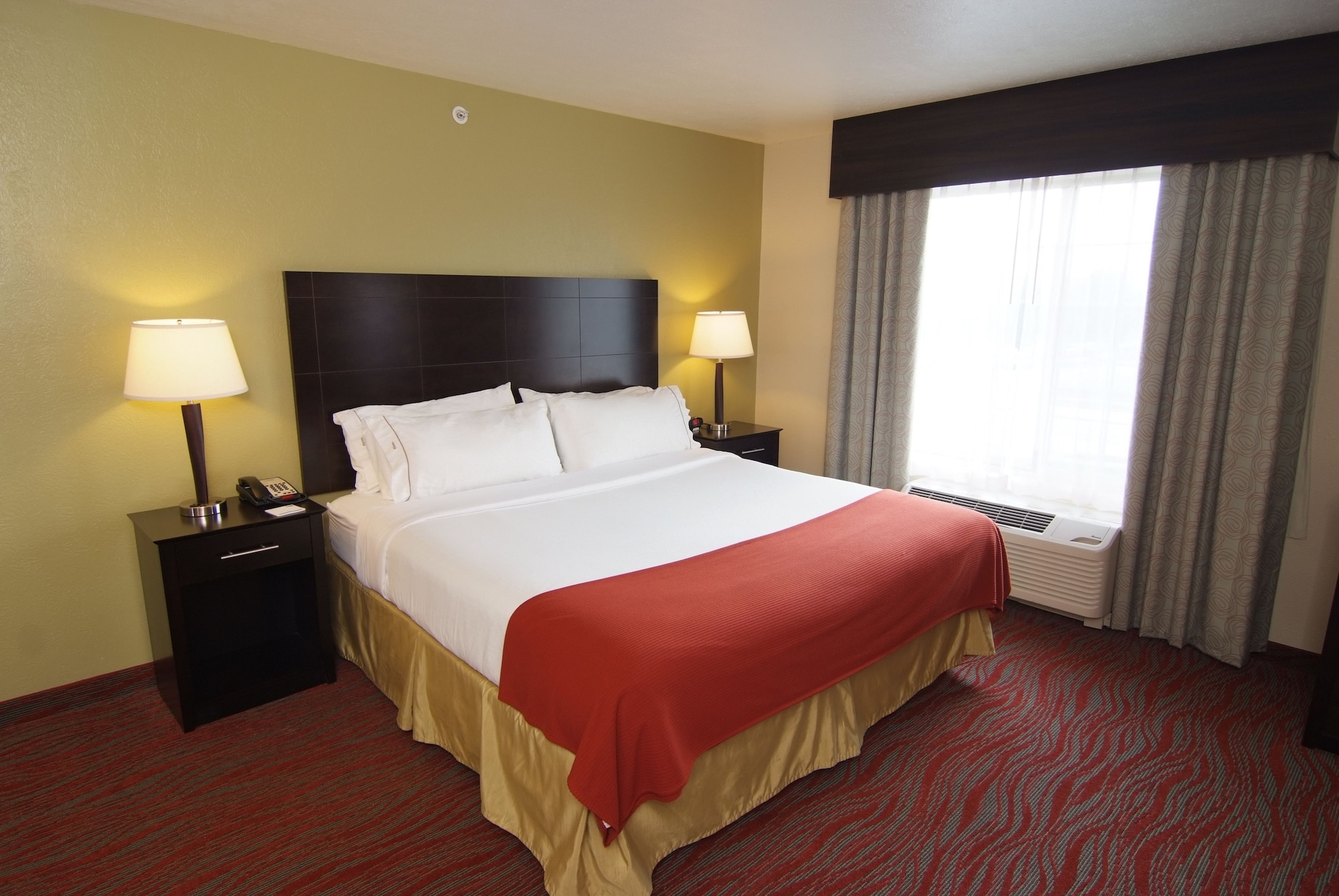 holiday inn express and suites indianapolis north