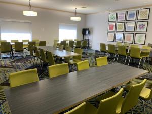 holiday inn express and suites indianapolis north