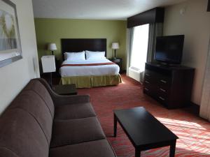 holiday inn express and suites indianapolis north