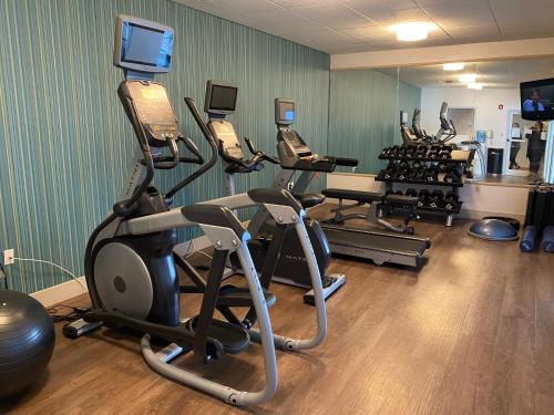holiday inn express and suites indianapolis north