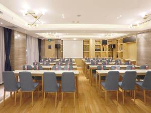kyriad marvelous hotel haerbin west high speed railway station wanda