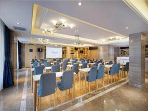 kyriad marvelous hotel haerbin west high speed railway station wanda