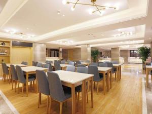 kyriad marvelous hotel haerbin west high speed railway station wanda