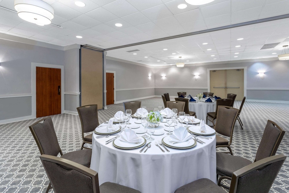88 palms hotel and event center