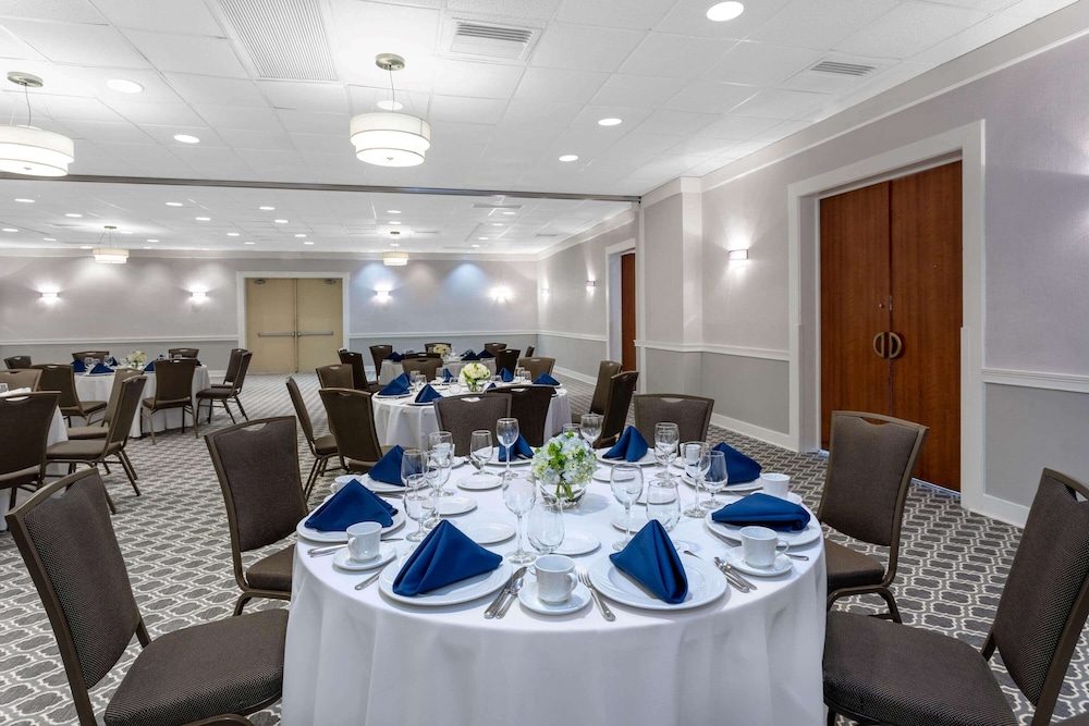 88 palms hotel and event center