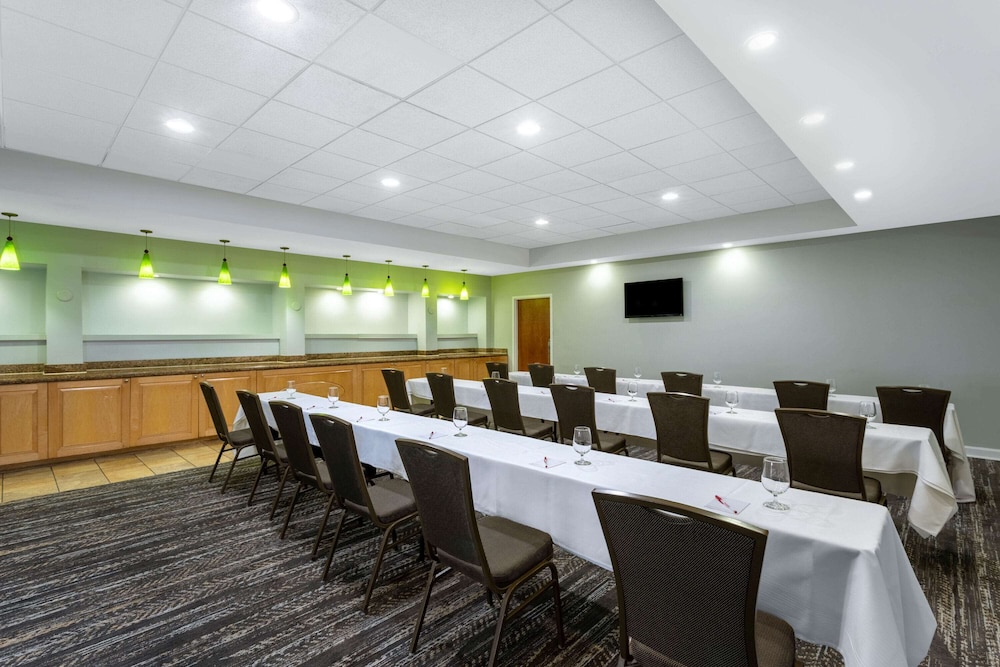 88 palms hotel and event center